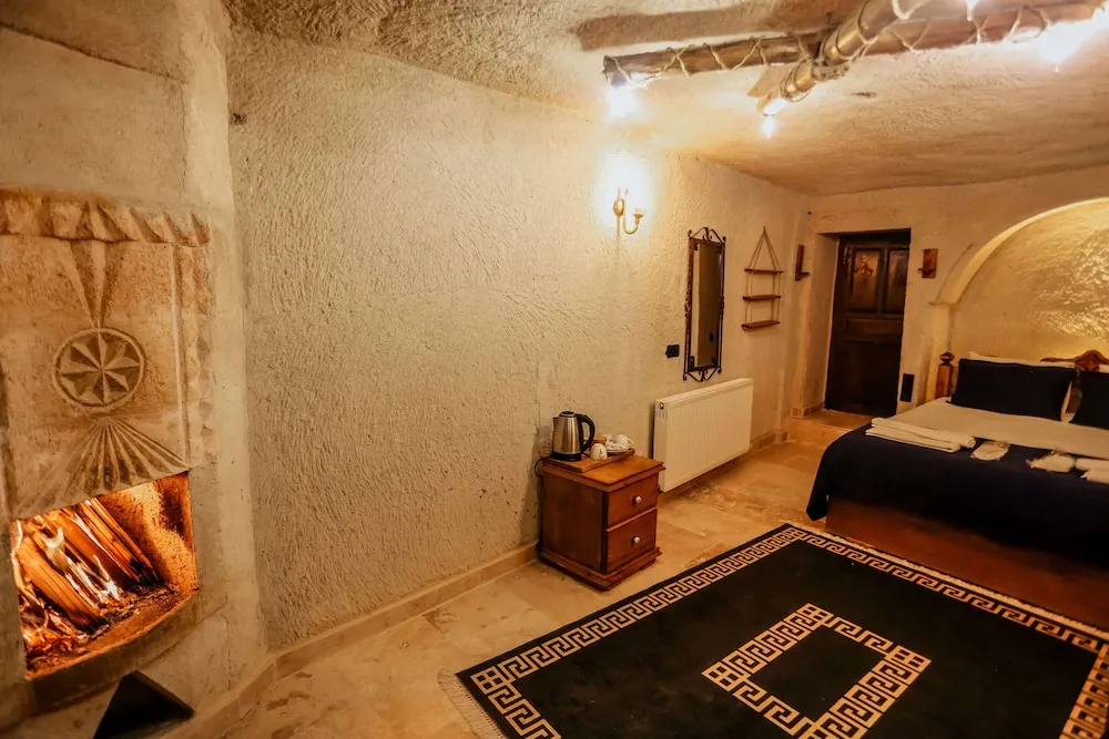 Deluxe Cave Suites