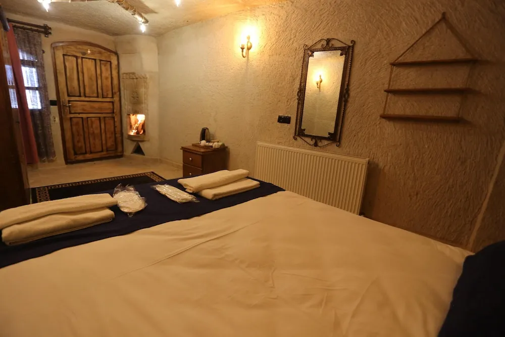 Deluxe Cave Suites