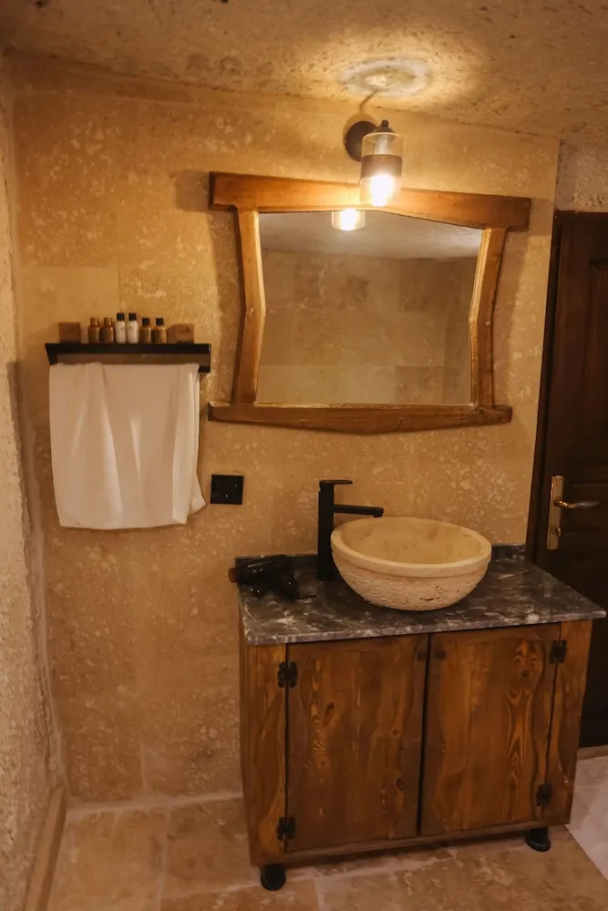 Deluxe Cave Suites