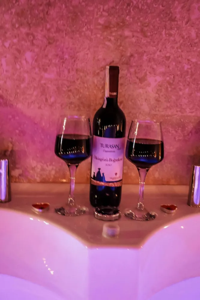 Deluxe Cave Suites