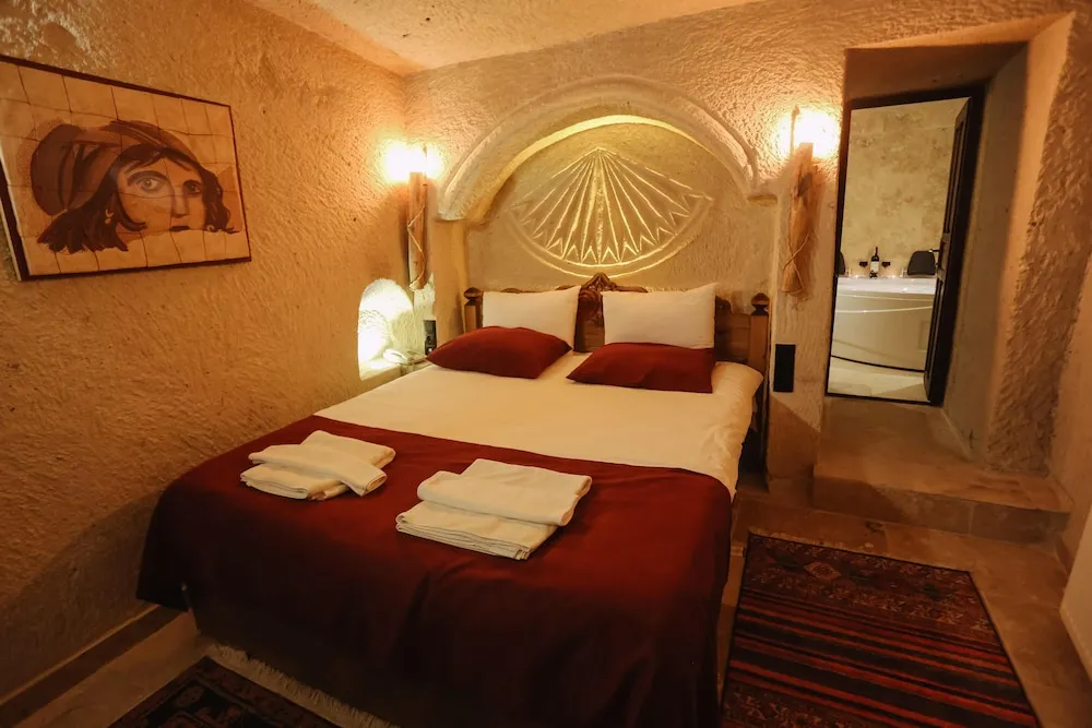 Deluxe Cave Suites