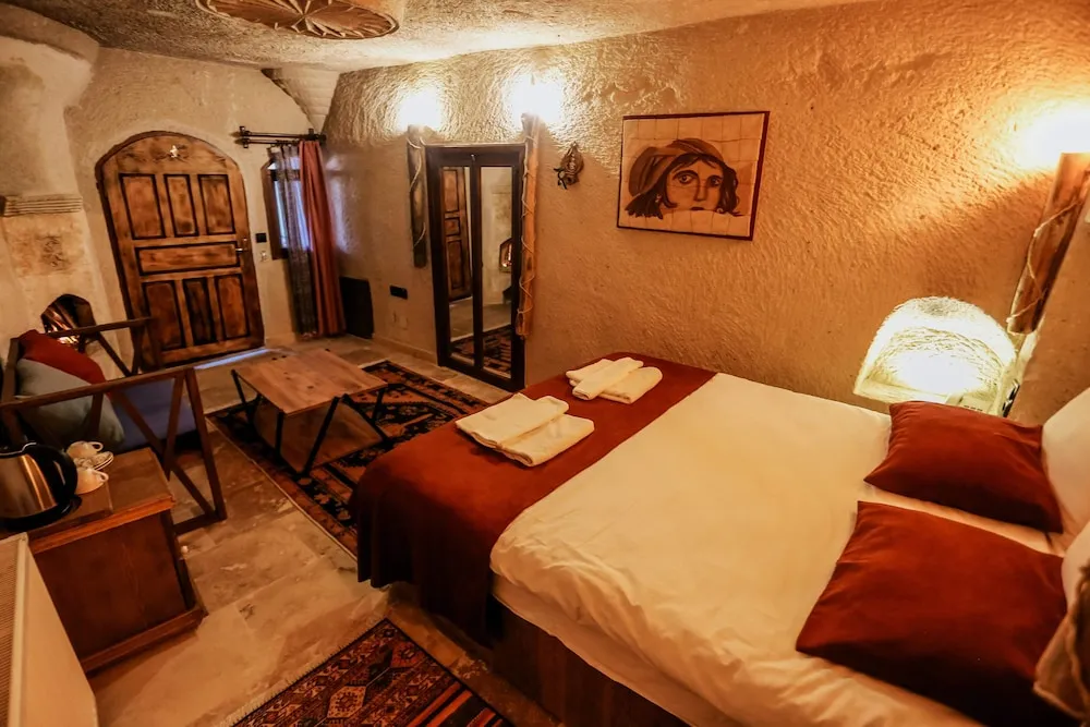 Deluxe Cave Suites