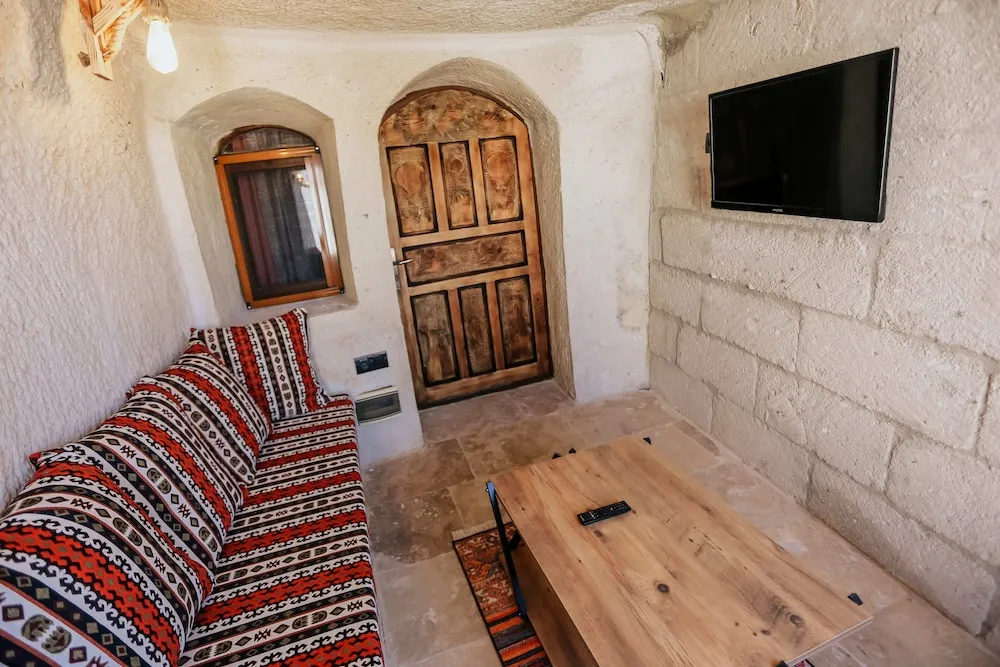 Deluxe Cave Suites