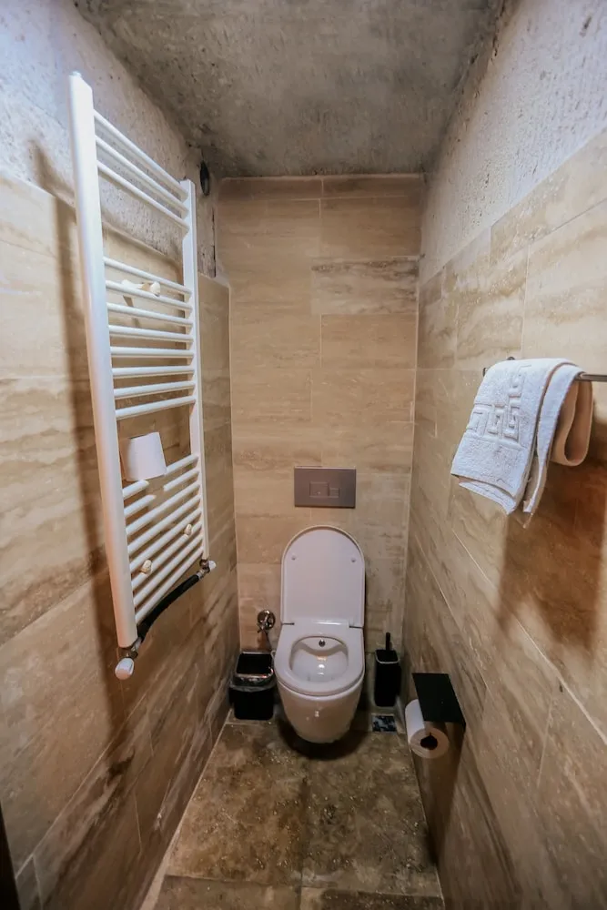 Family King Cave Suite