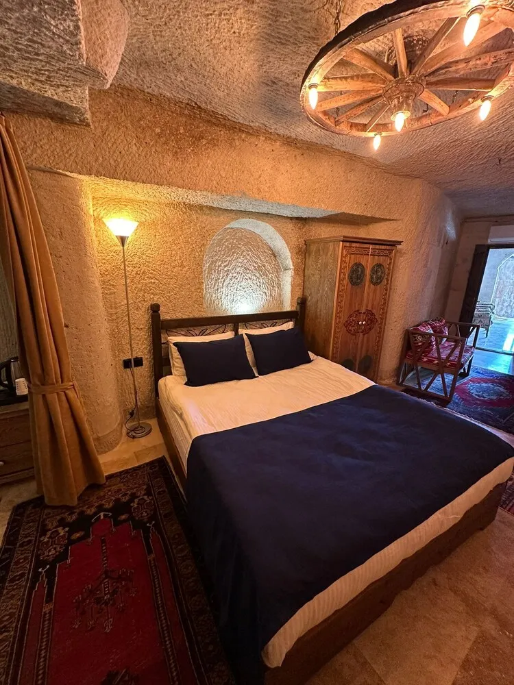 Family King Cave Suite