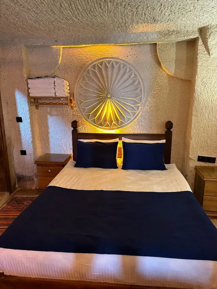 Family King Cave Suite
