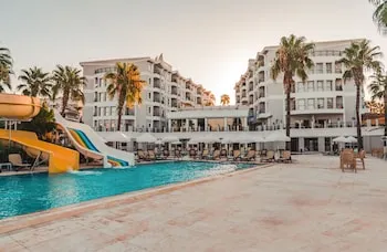 Royal Atlantis Beach