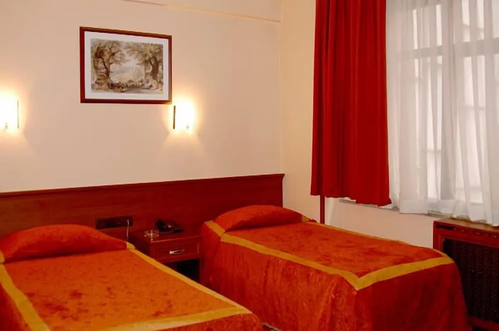 Tek Büyük Yataklı Oda