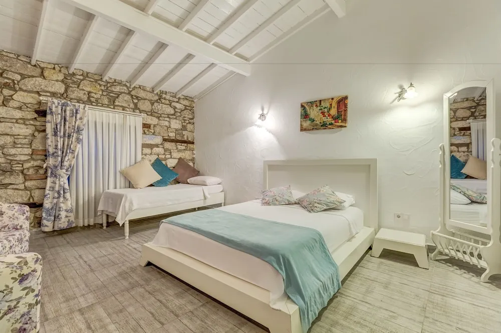 Design Tek Büyük veya İki Ayrı Yataklı Oda