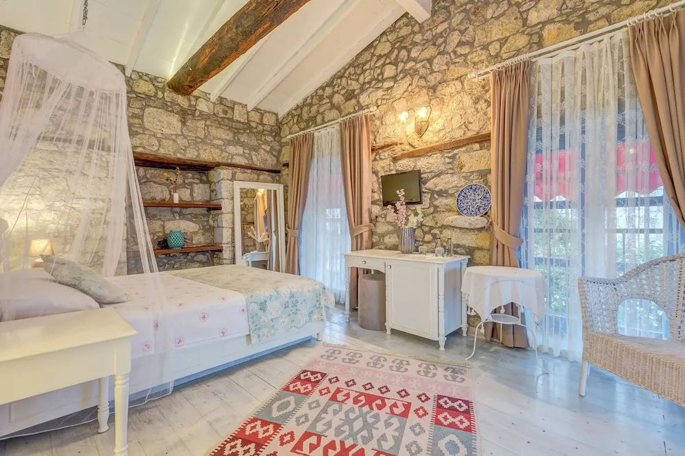 Design Tek Büyük veya İki Ayrı Yataklı Oda