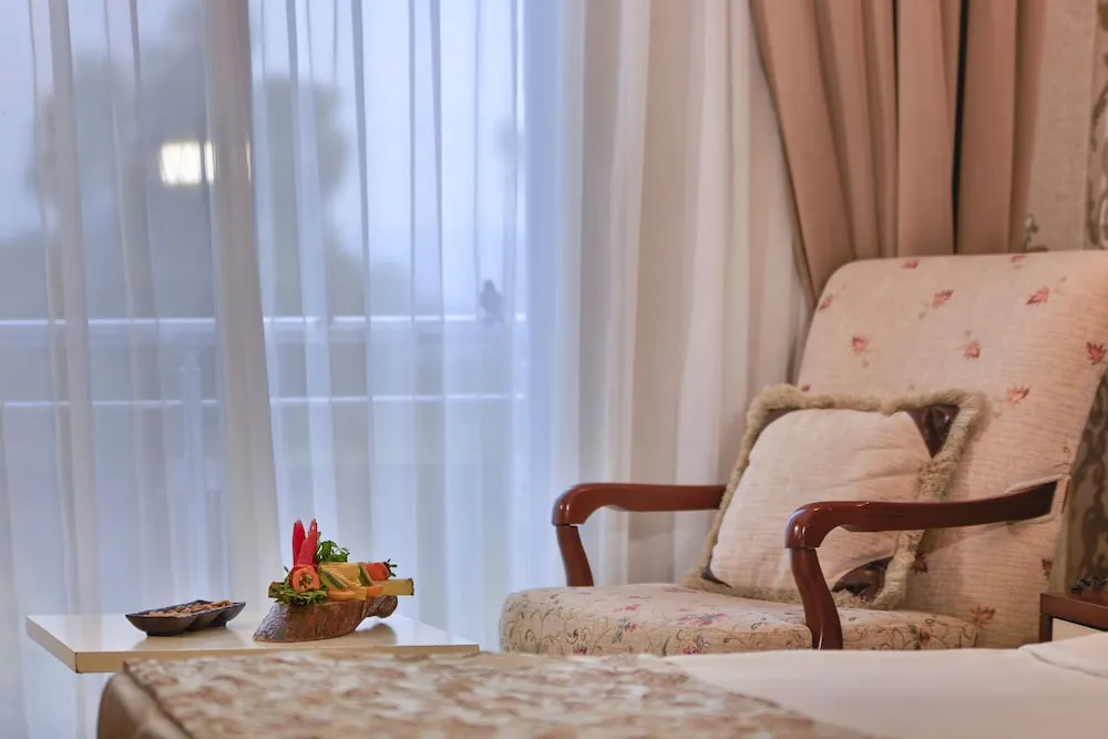 Tek Büyük veya İki Ayrı Yataklı Oda, Deniz Manzaralı