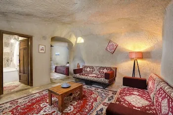 Dilek Tepesi Cave Hotel