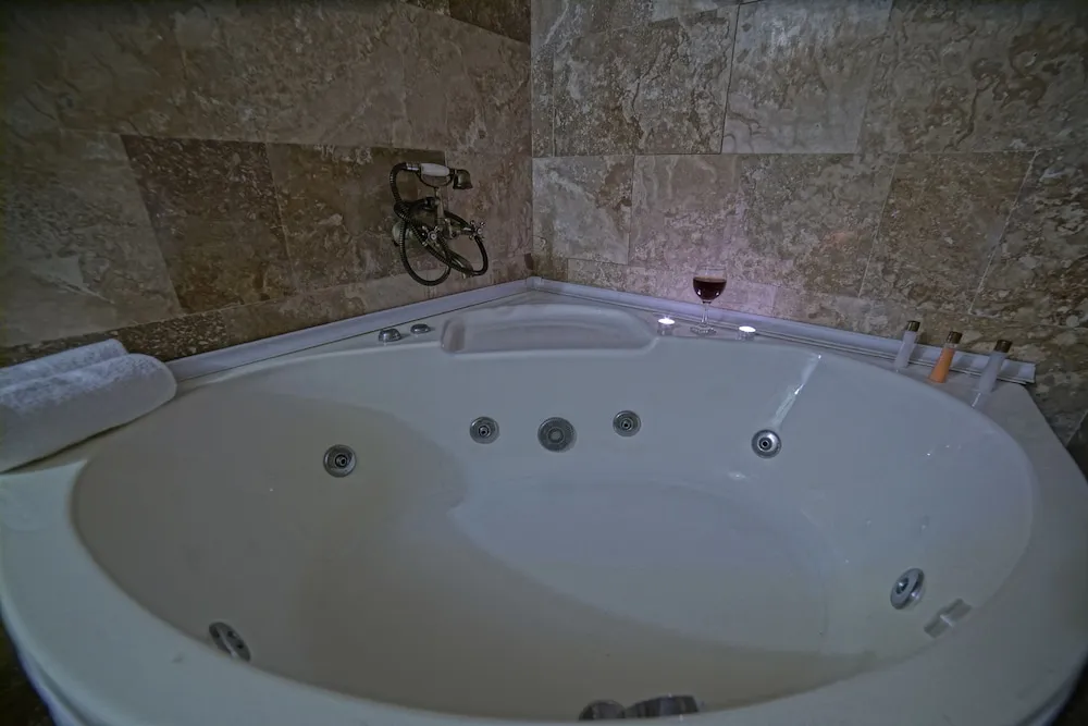 Deluxe Room With Jacuzi