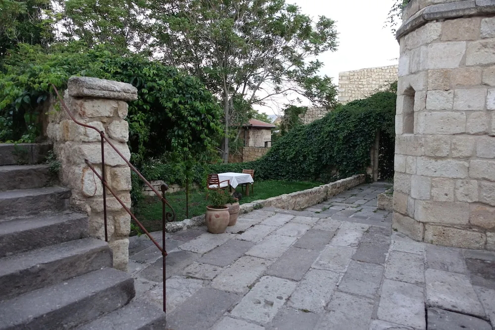 Luxury Stone - Arch House