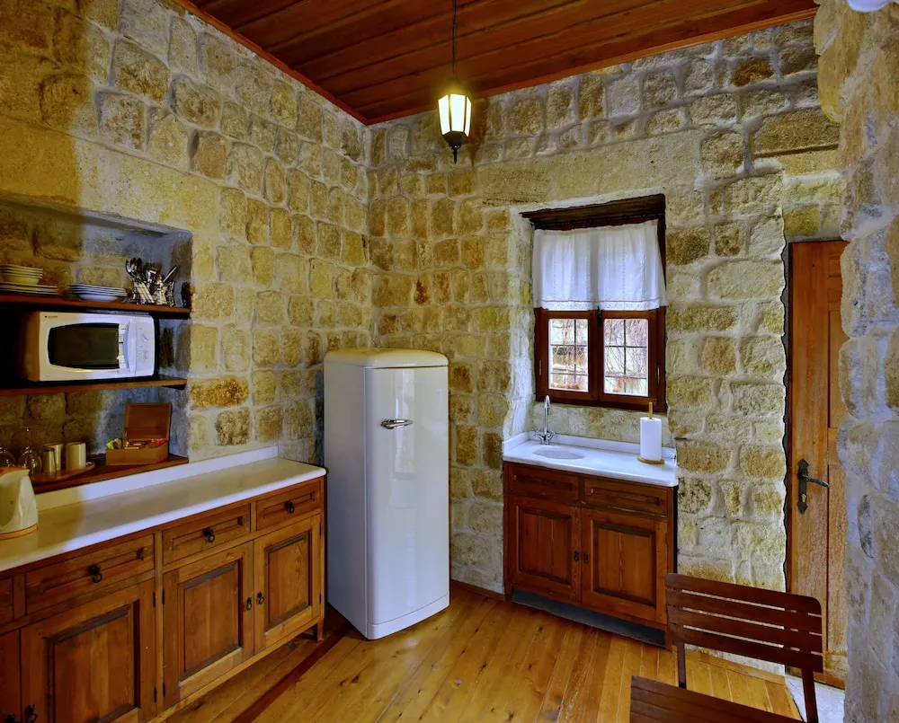 Twin Arch Cave House