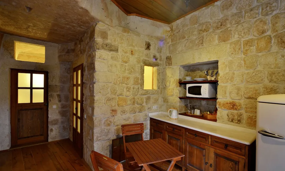 Twin Arch Cave House