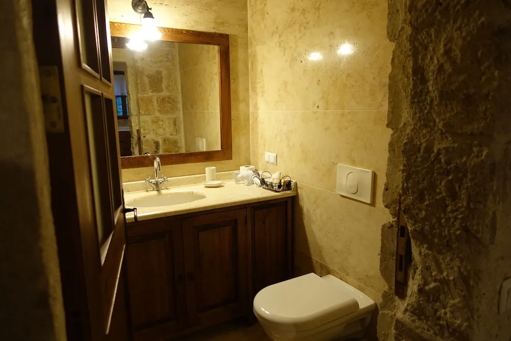 Twin Arch Cave House