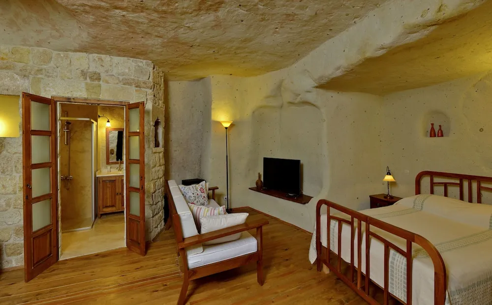 Twin Arch Cave House