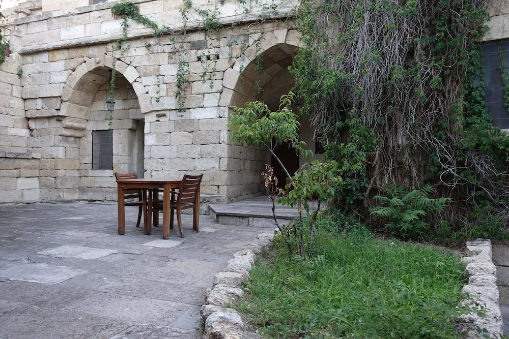 Twin Arch Cave House