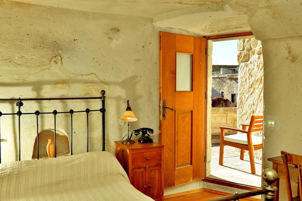 Labyrinth Cave House