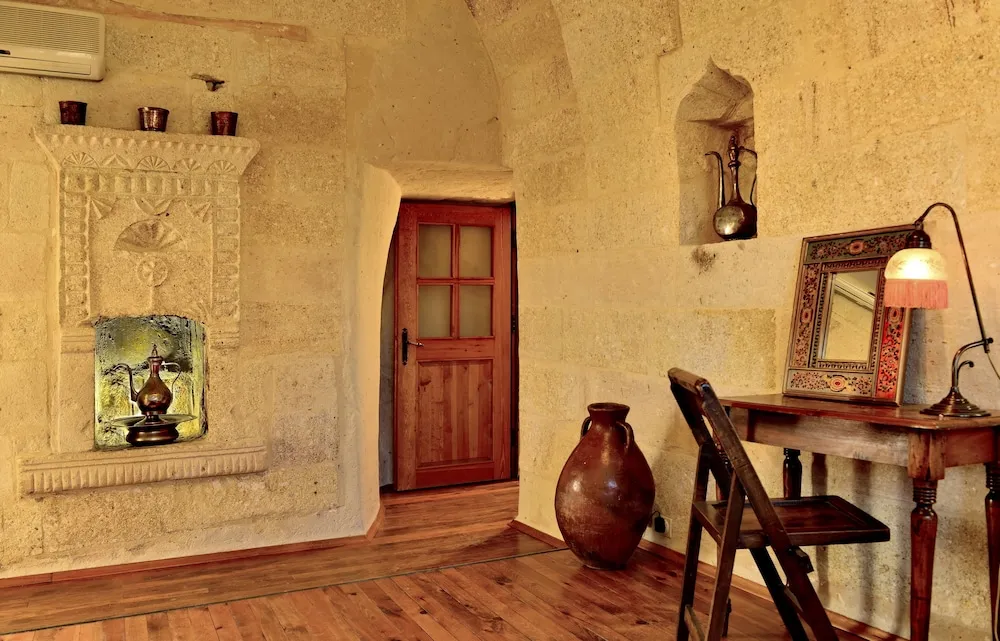 Labyrinth Cave House