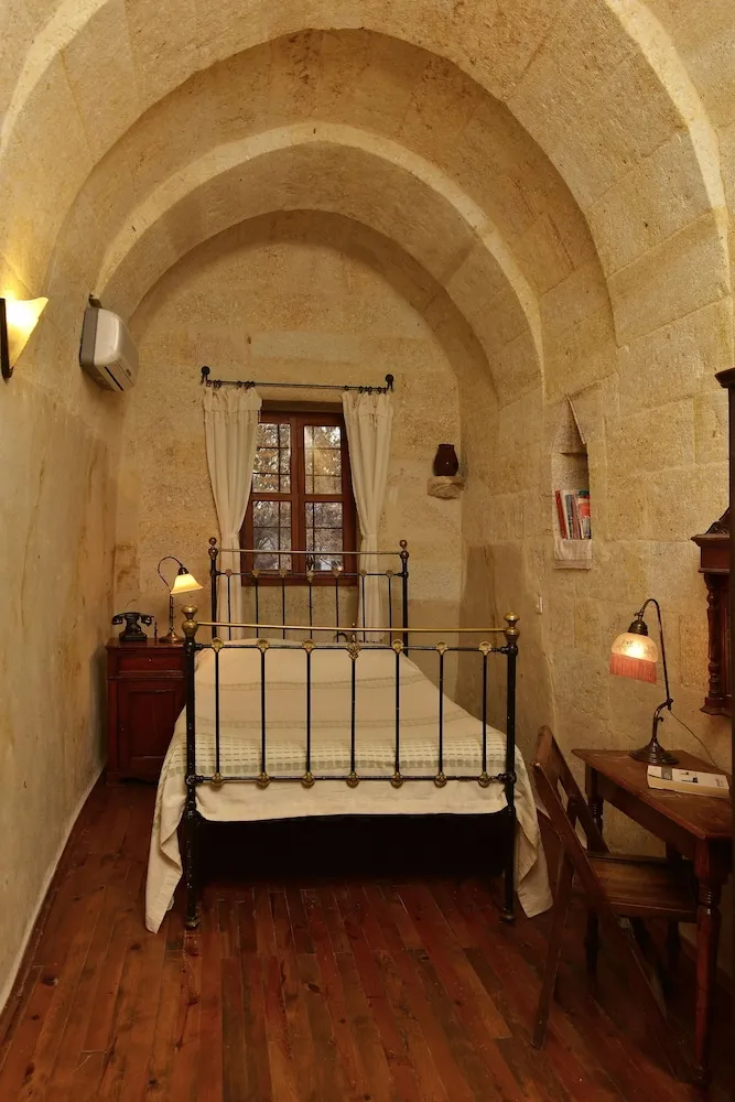 Labyrinth Cave House