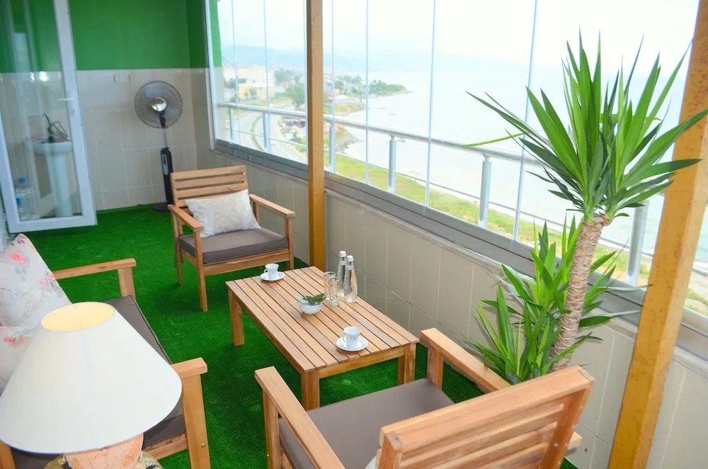 Design Çatı Katı (Loft), 3 Yatak Odası, Balkon, Denize Sıfır