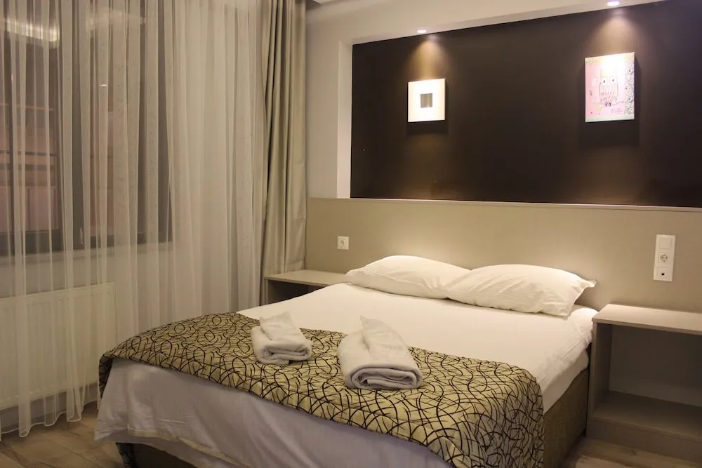 Romantic Tek Büyük Yataklı Oda