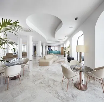 Lalila Blue Suites