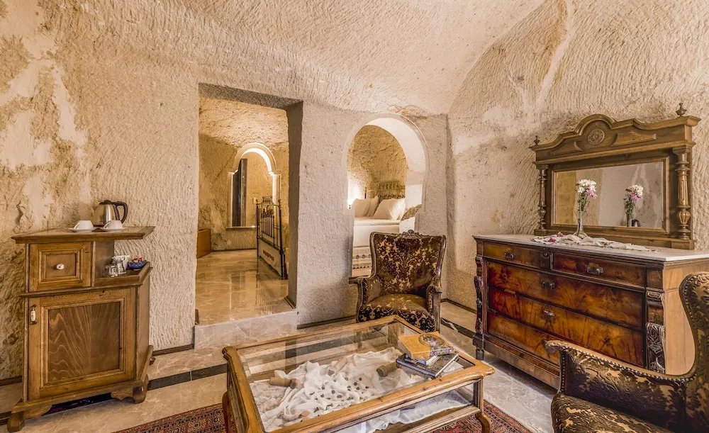 Deluxe Cave Suites
