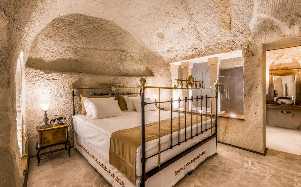 Deluxe Cave Suites