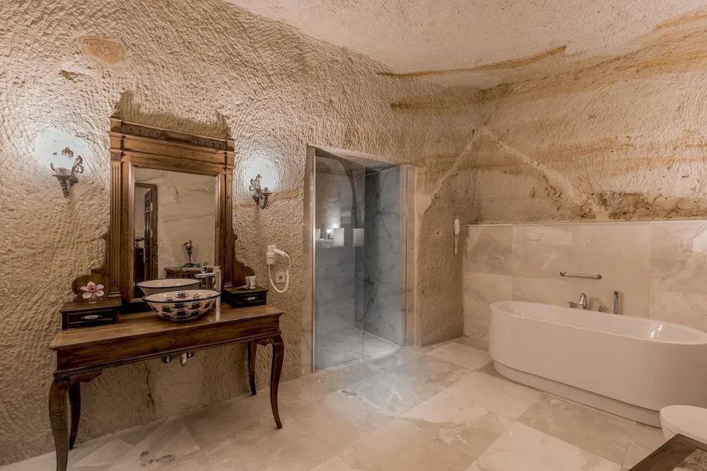 Pool Cave Room