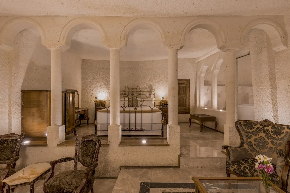 Honeymoon Cave Suites