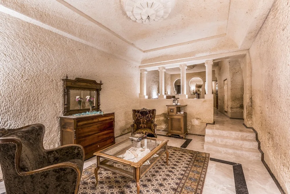 Honeymoon Cave Suites