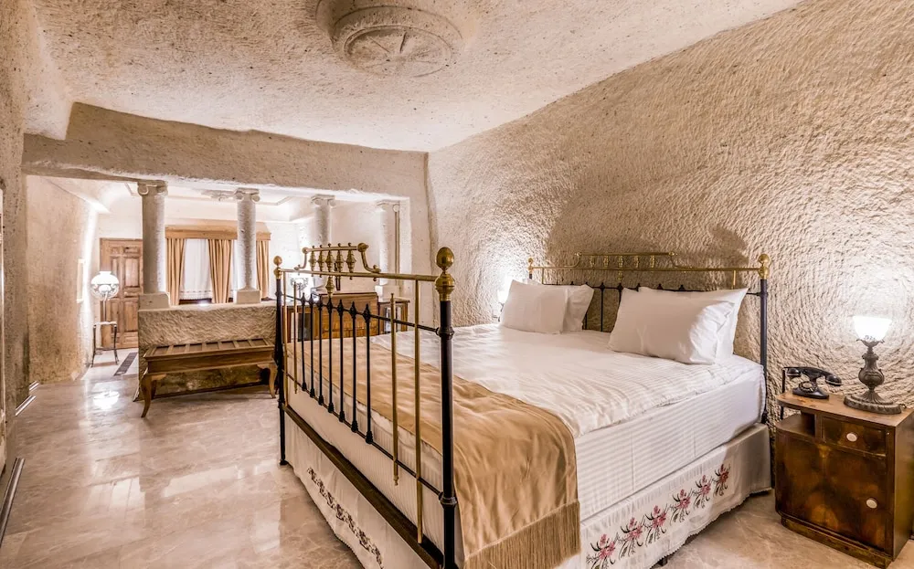 Honeymoon Cave Suites