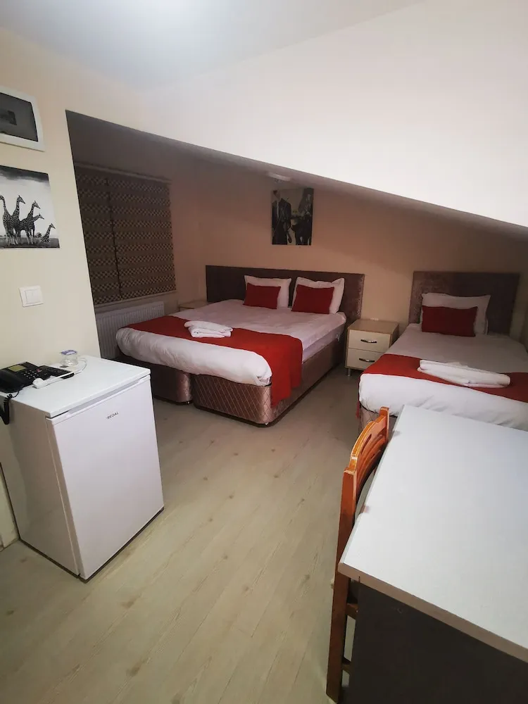 Üç Kişilik Oda, Teras