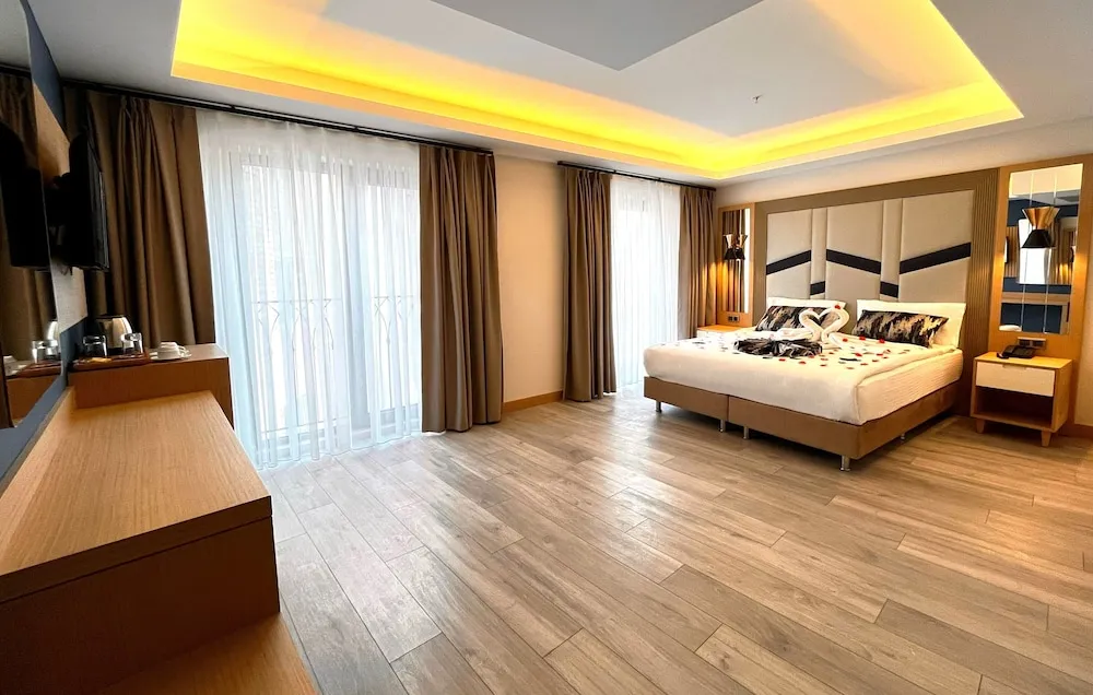 Deluxe Tek Büyük Yataklı Oda