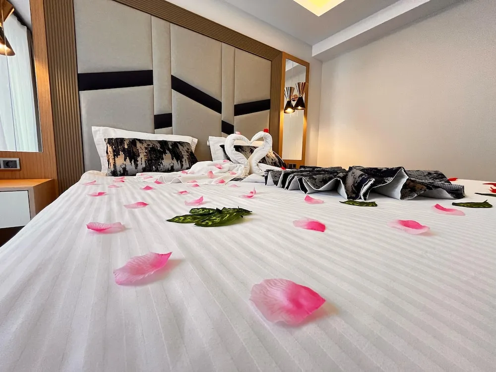 Deluxe Tek Büyük Yataklı Oda
