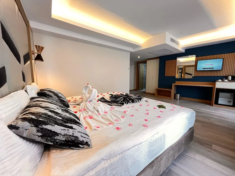 Deluxe Tek Büyük Yataklı Oda