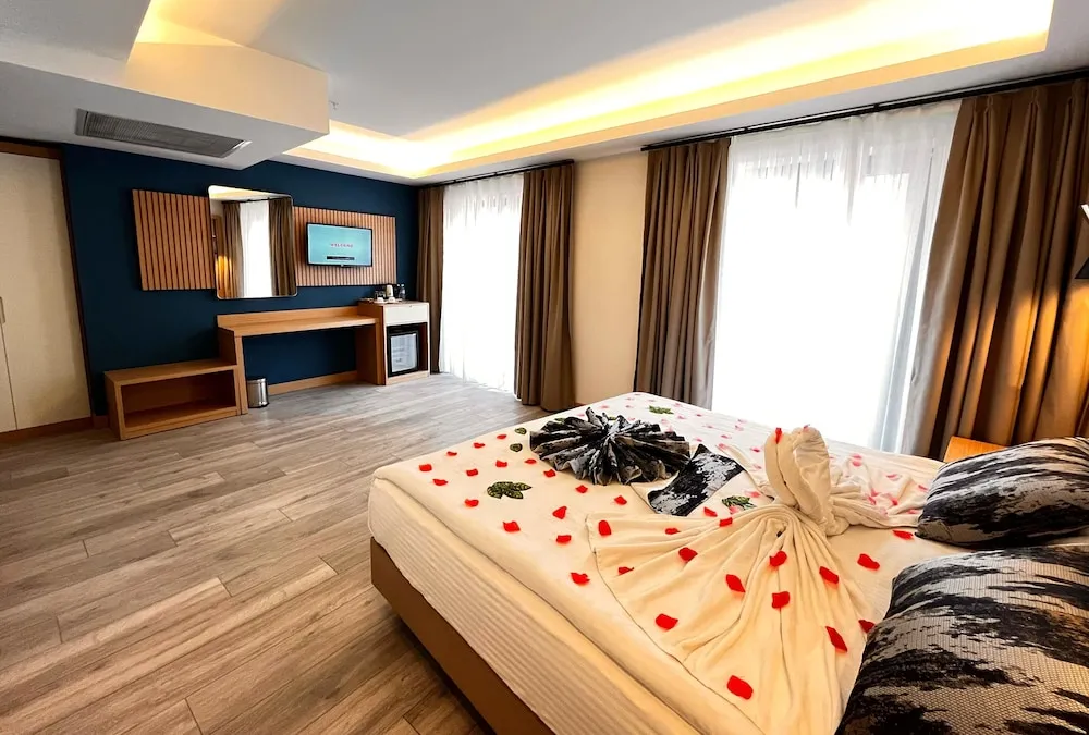 Deluxe Tek Büyük Yataklı Oda