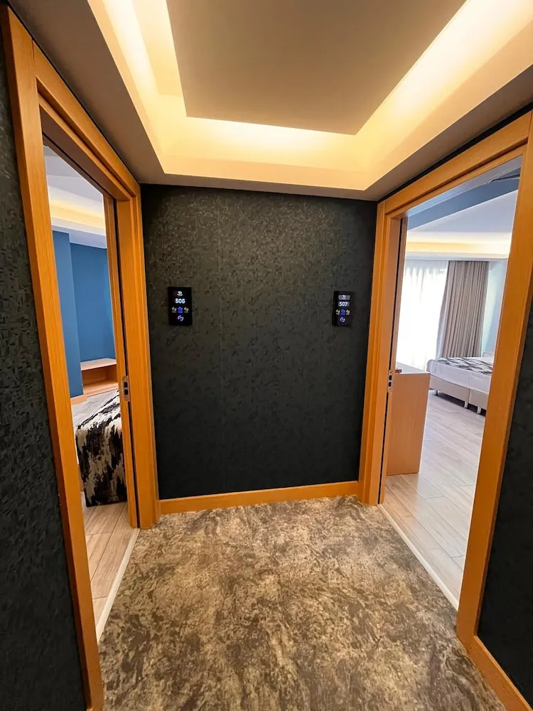 Family Connected Room 6 Pax