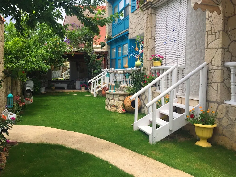 Konaklama yerinin ön cephesi