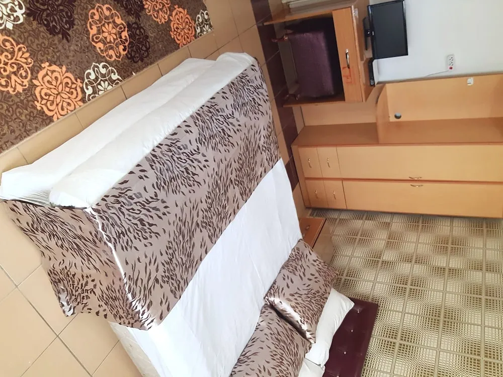 Family Room Iki Kisilik