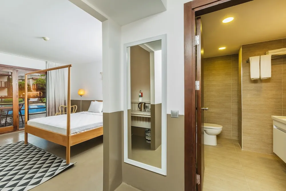 Deluxe Oda, 1 En Büyük (King) Boy Yatak, Balkon, Havuz Manzaralı