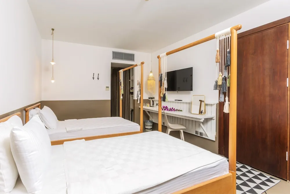 Deluxe Oda, 1 En Büyük (King) Boy Yatak, Balkon, Havuz Manzaralı