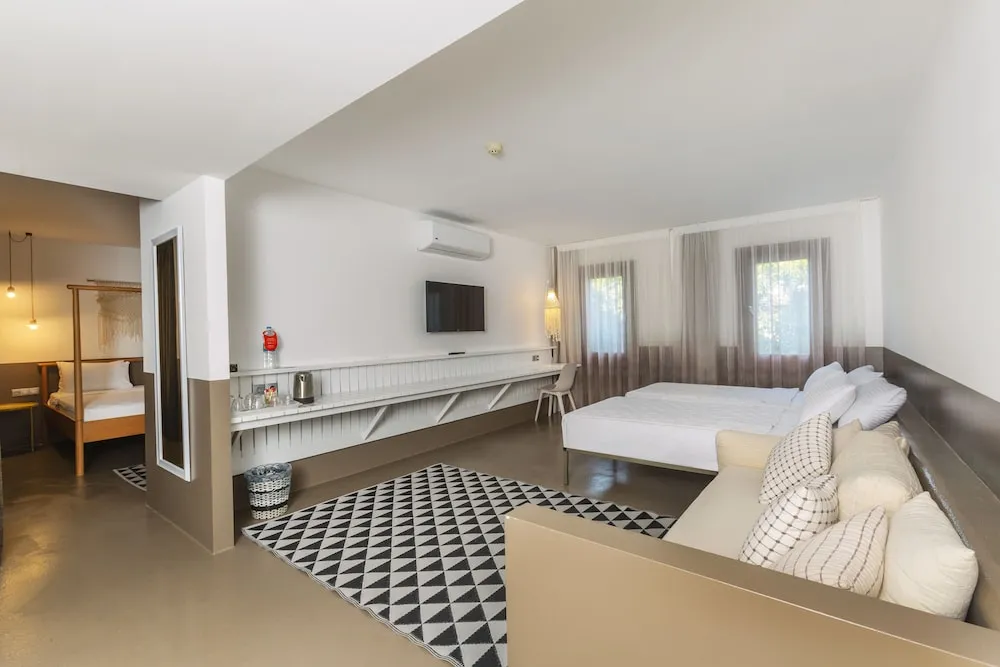 2 Bedroom Deluxe Room, Balcony, Pool View