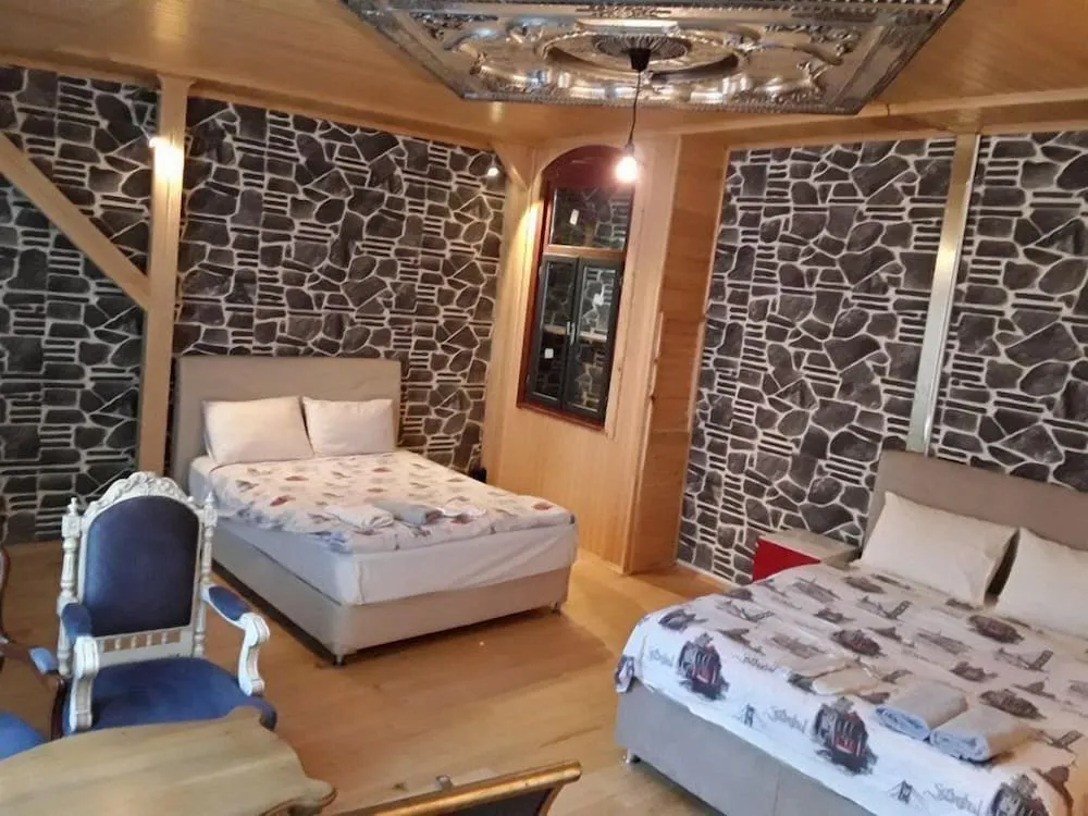 Çatı Katı Süiti (Penthouse)