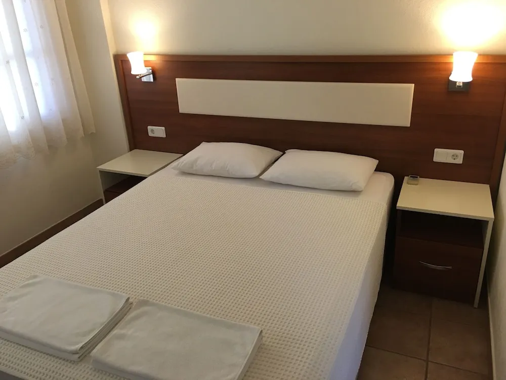 Standard Tek Büyük Yataklı Oda