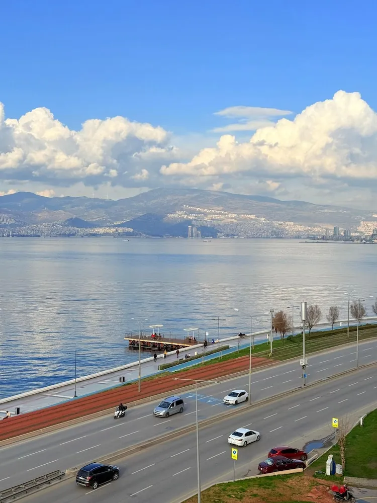 Senior Süit, 1 En Büyük (King) Boy Yatak ve Çekyat, Sigara İçilmez, Deniz Manzaralı