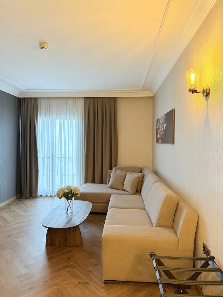 Senior Süit, 1 En Büyük (King) Boy Yatak ve Çekyat, Sigara İçilmez, Deniz Manzaralı